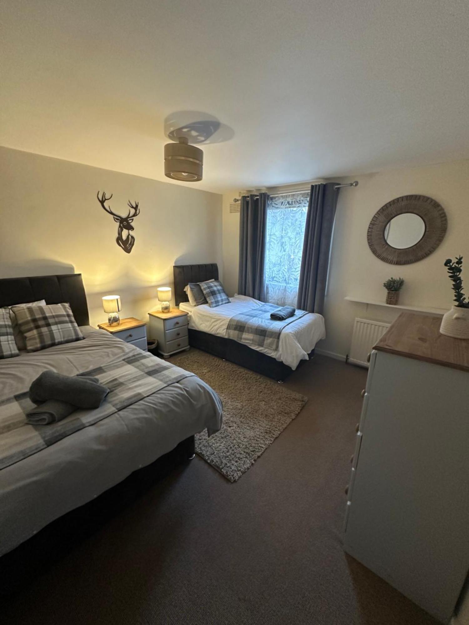 Spacious 3 Bedroom Flat Close To City Center Dalneigh Dış mekan fotoğraf