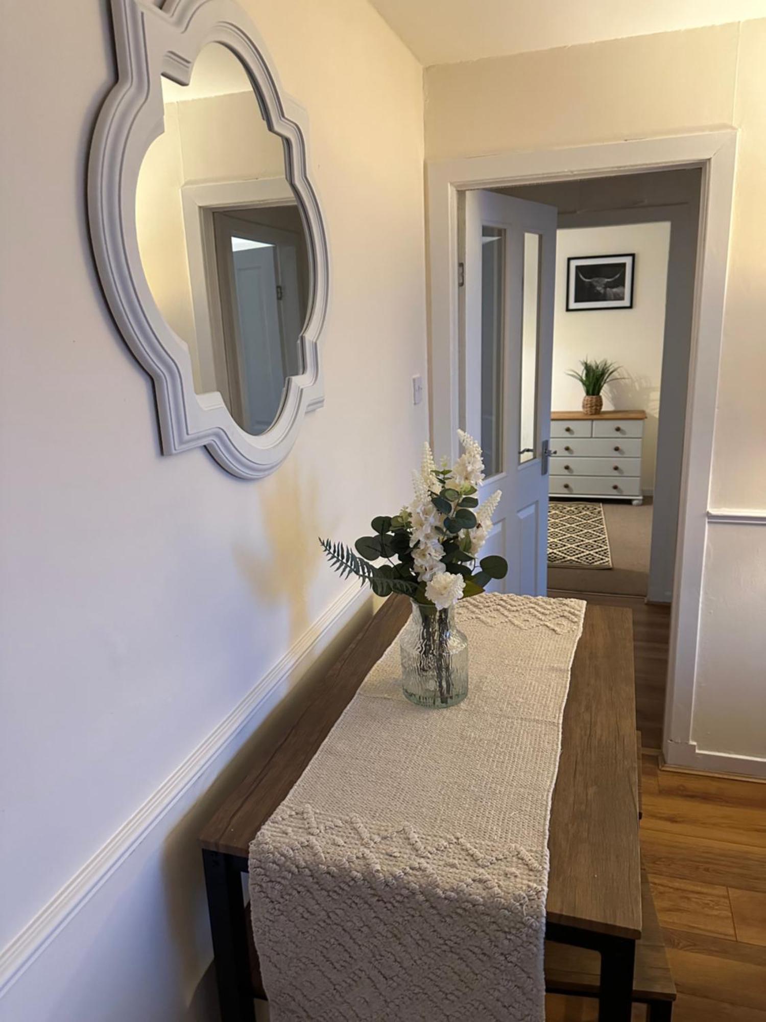 Spacious 3 Bedroom Flat Close To City Center Dalneigh Dış mekan fotoğraf