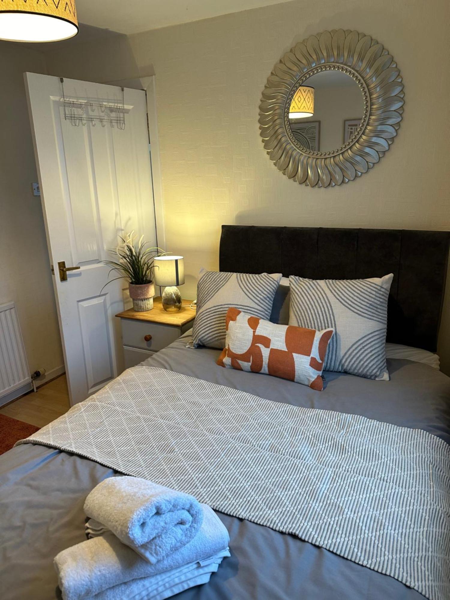 Spacious 3 Bedroom Flat Close To City Center Dalneigh Dış mekan fotoğraf